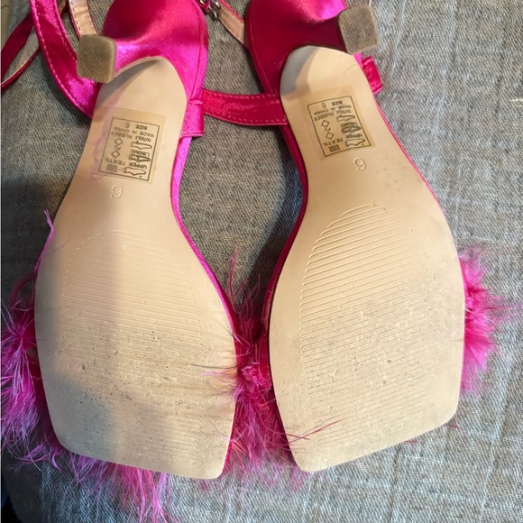 AZALEA WANG LUCINDA FEATHER  HEELS SIZE 6 PINK - Picture 6 of 6
